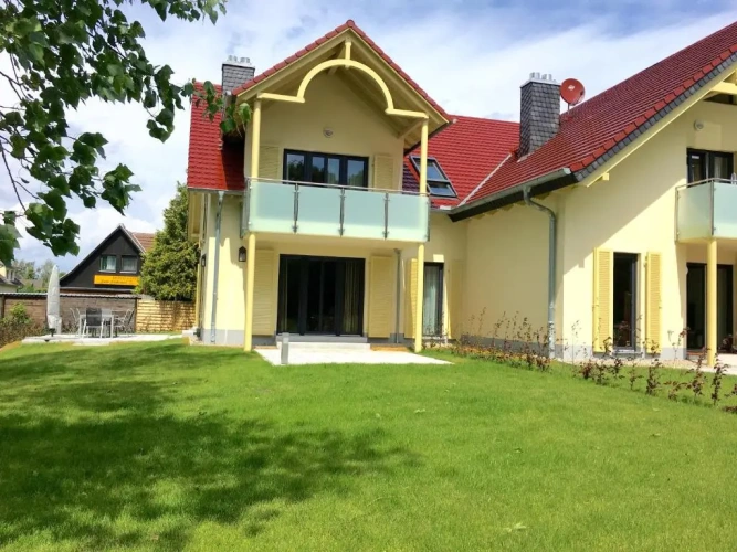 Apartment with garden view