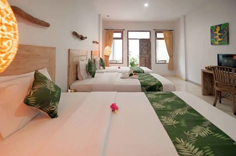 Standard Triple room