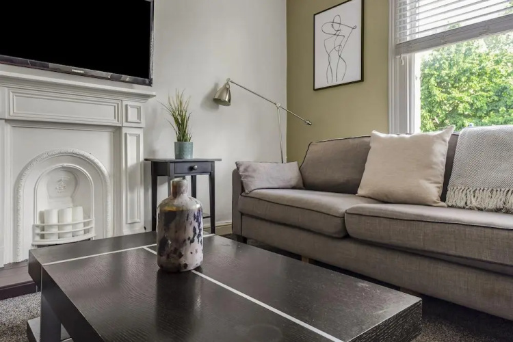 Immaculate 2 Bed Flat in West Kensington