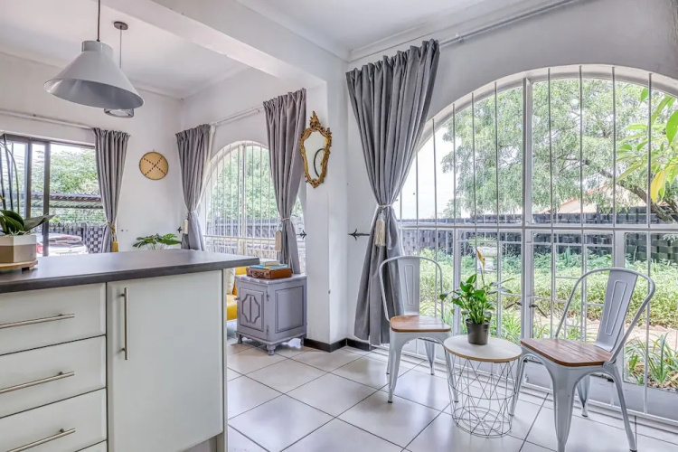 Chic Midtown Studio-1 Bed-solar-pool-fibre-samrand