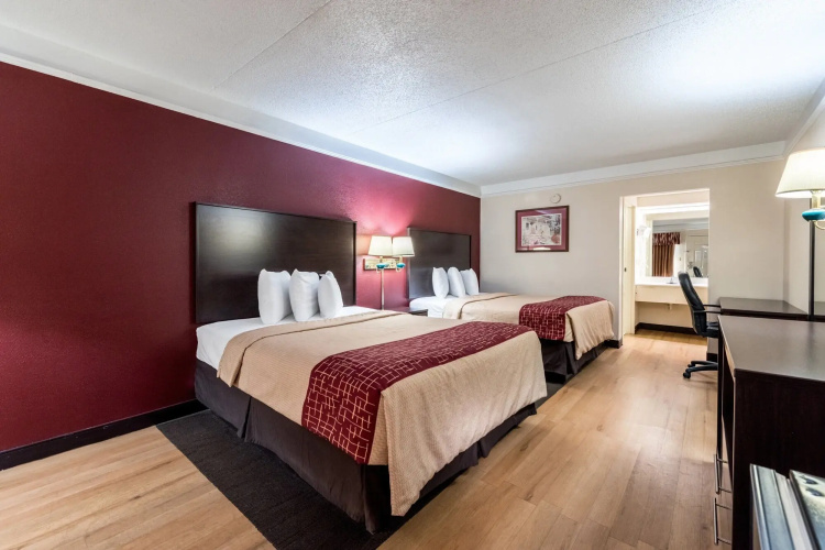 Red Roof Inn & Suites Clinton, TN
