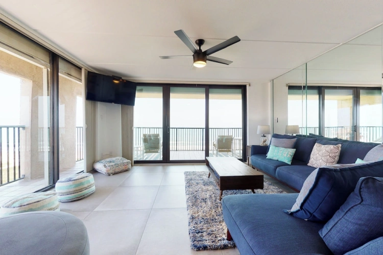 3 Bedrooms Apartment