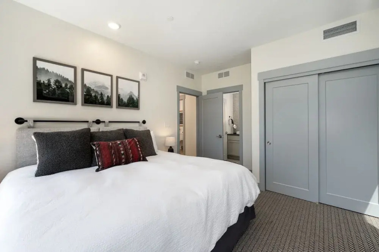 Timber Fox 1208 3 Bedroom Apts by RedAwning