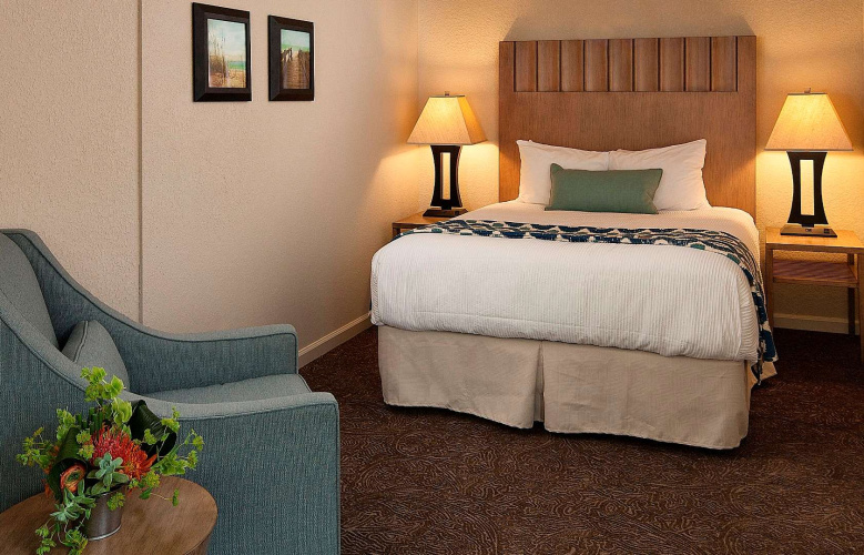 Cambria Landing Inn & Suites