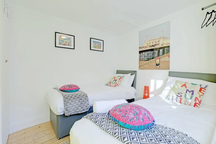 Brighton Getaways - Sunny Cottage