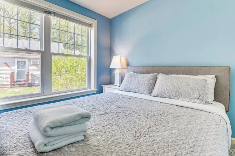 Charming Coastal Cottage w/ Pool Access!