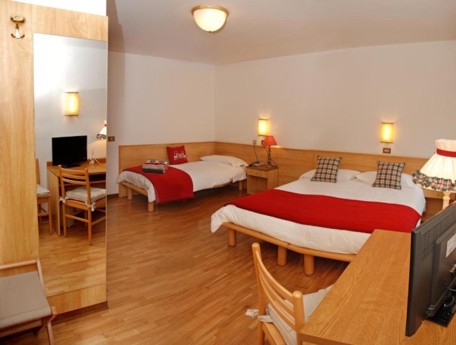Standard Triple room