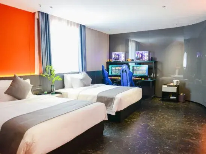 Leroy Hotel