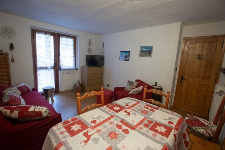 JOIVY Flat For 6, In The Historic Town Pré-Saint-Didier