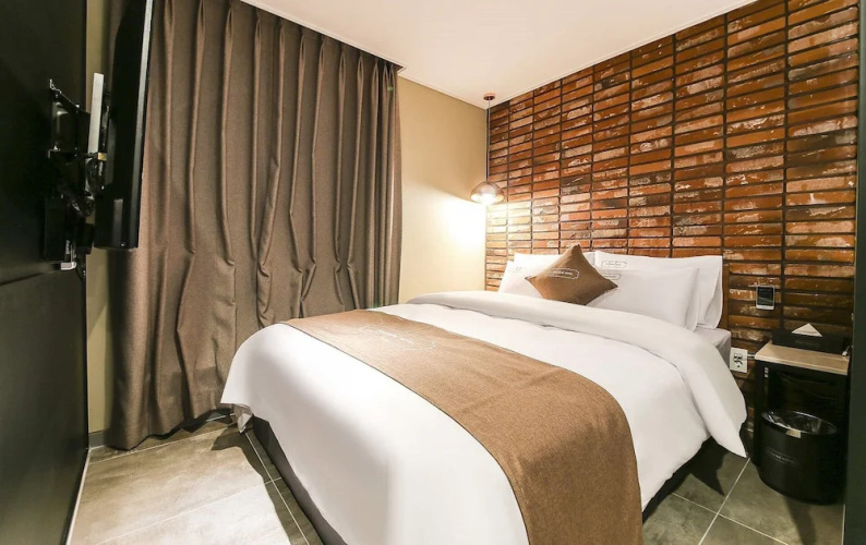 Docking Hotel