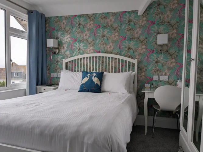 Deluxe Double room with partial sea view