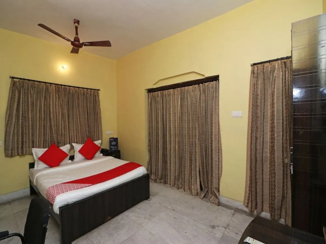 OYO 16356 Studio Lake View