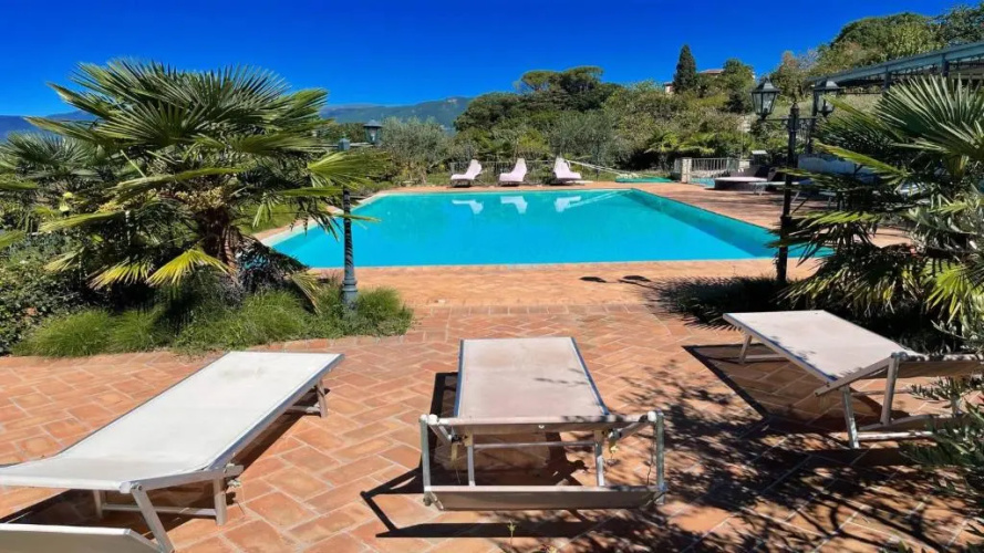 Very Pretty Spoleto Poolside, Jacuzzi, Gardens No01