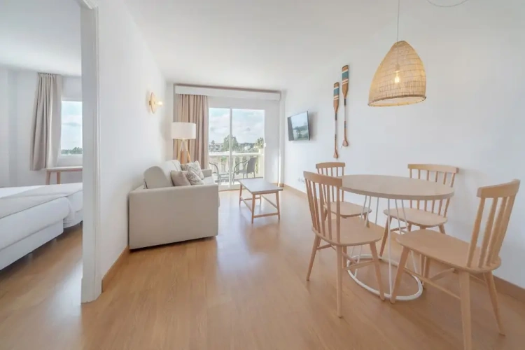 1 Bedroom Superior Apartment with balcony