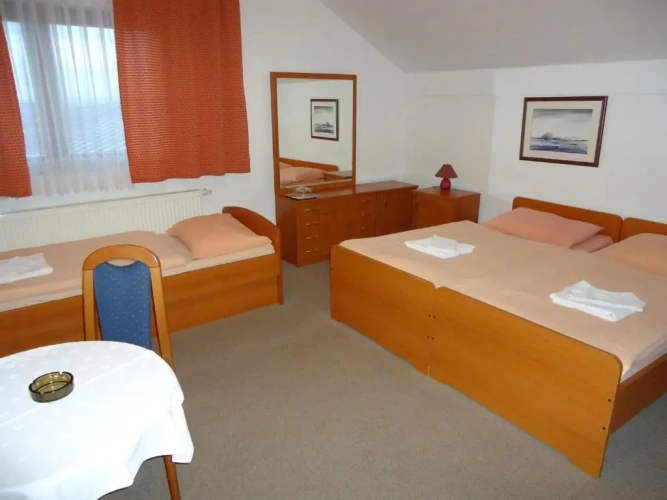 Standard Triple room