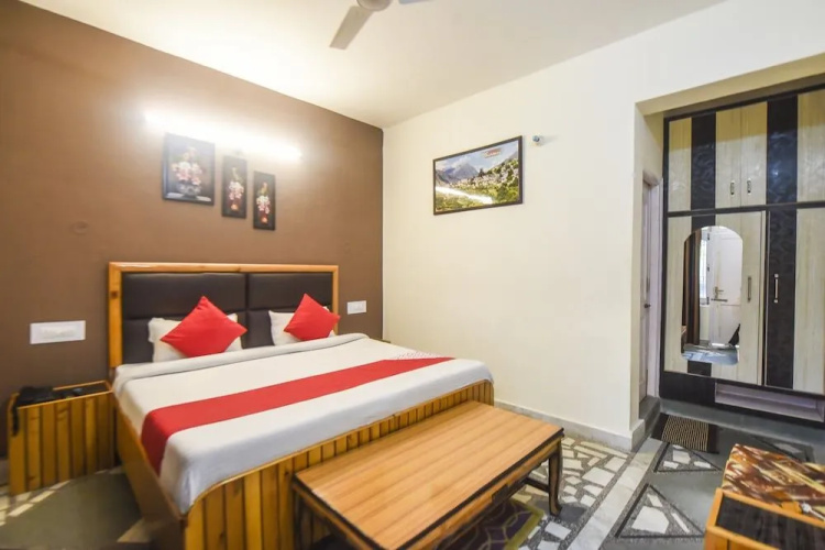 OYO 12411 Woodside Guest House