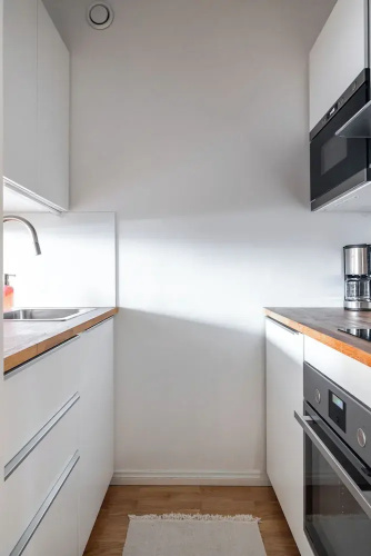 Central Studio Apartment with Balcony