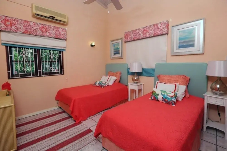 Bella Vista 3 Bedroom Home by RedAwning