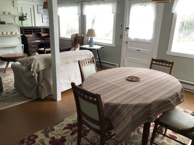 The Harbor Inn