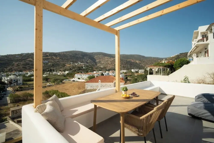 Classic Triple room with balcony and with city view
