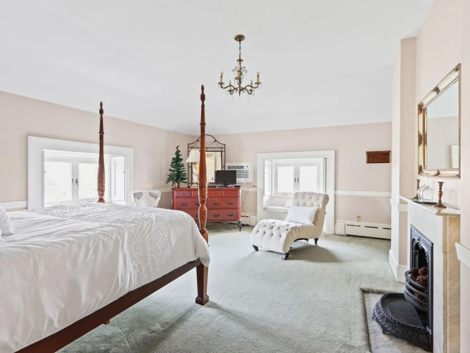 The Hamilton Hoppin House