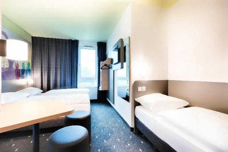 Standard Triple room