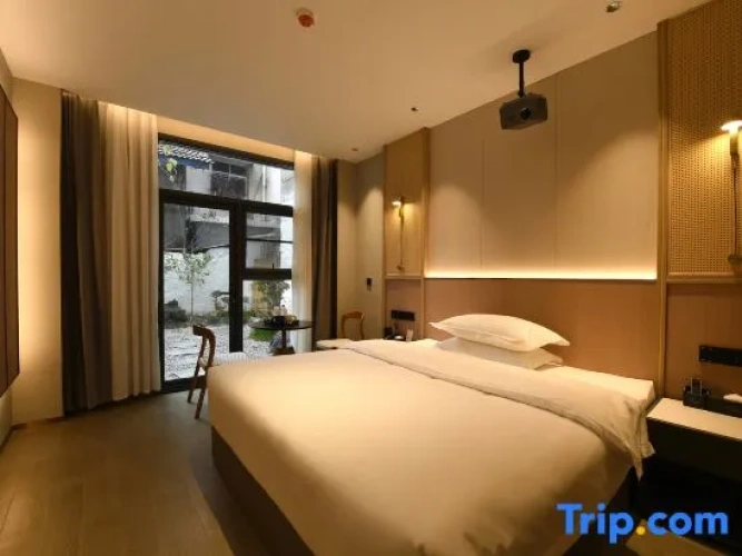 Standard Double room with courtyard view