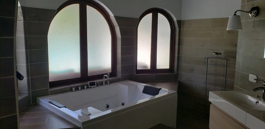 Villa 6 Bedrooms Guests Friendly