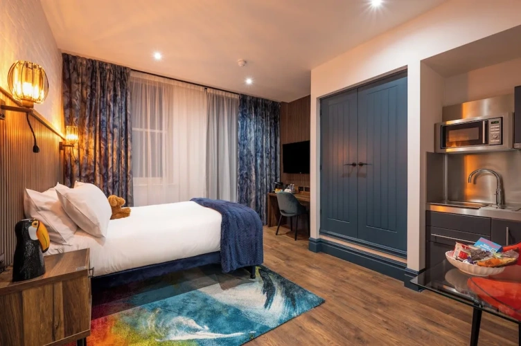 Deluxe Suite