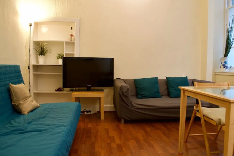 2 Bedroom Apartment In Pleasance