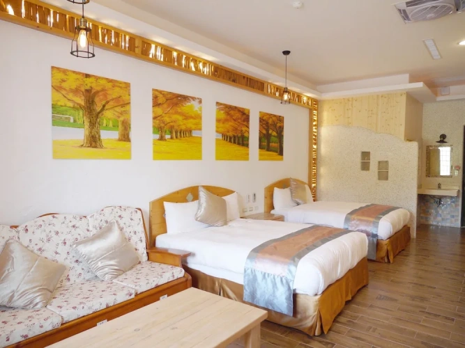 Standard Quadruple Club room