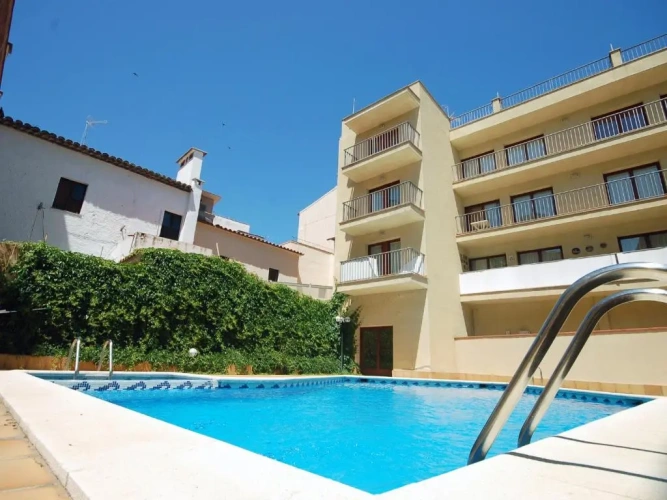 3 Bedrooms Apartment