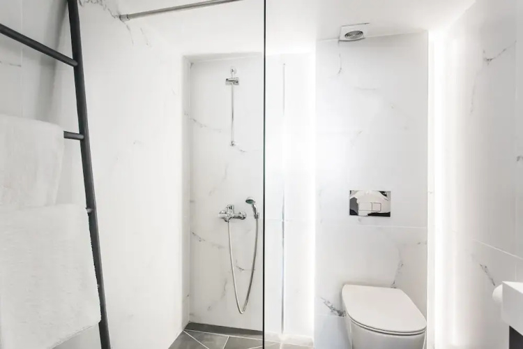 2 Level Beachfront Luxury Apt. by the Olon