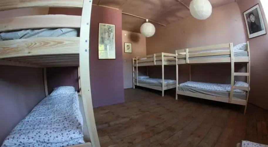 Bedeker Hostel
