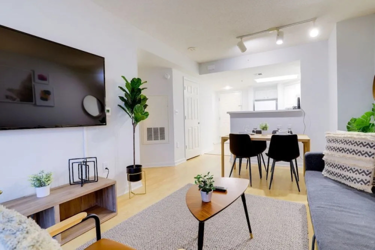 Sophisticated and Beautiful Condo