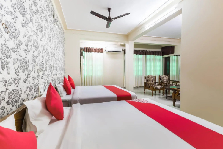 Hotel Girnar