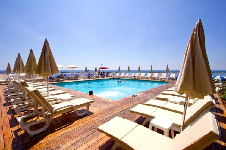 Mayola Hotel