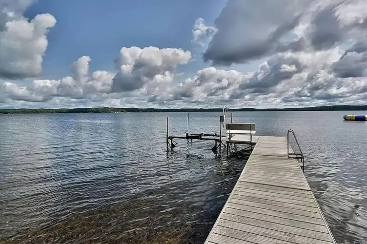 Round House on Round Lake