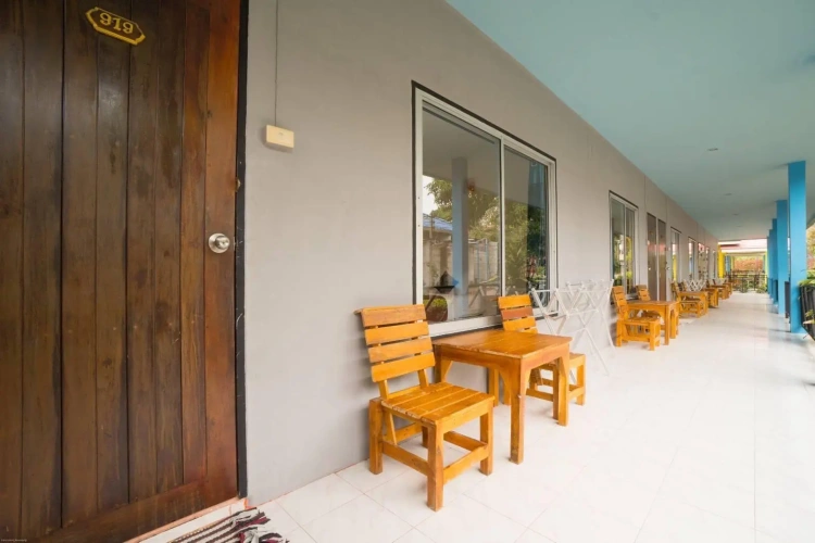 Standard Triple room