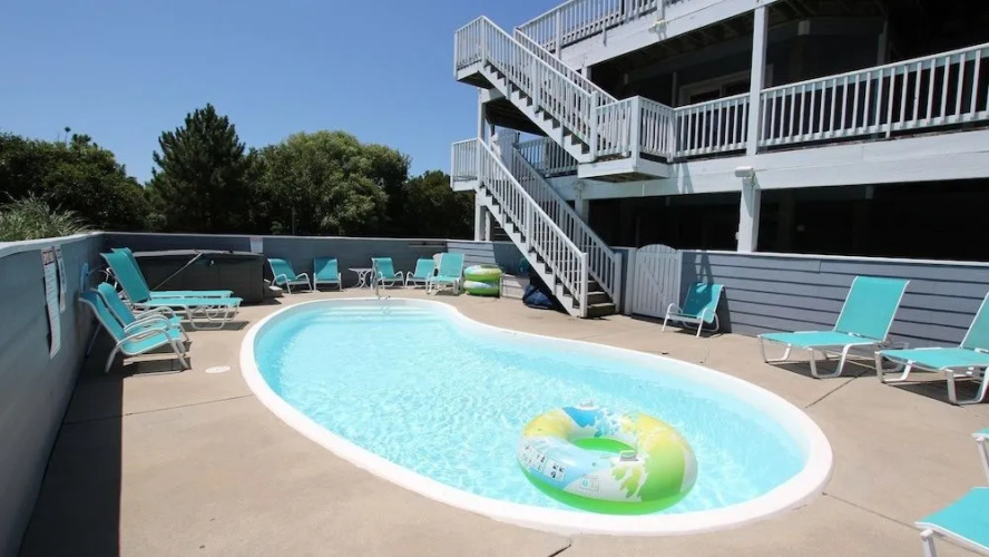 Flip Flops and Pop Tops - 7 Br Home