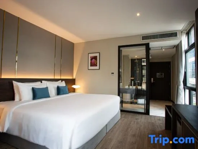 Deluxe Double room with city view