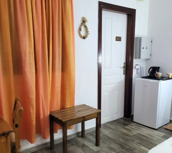 1 Bedroom Economy room with balcony
