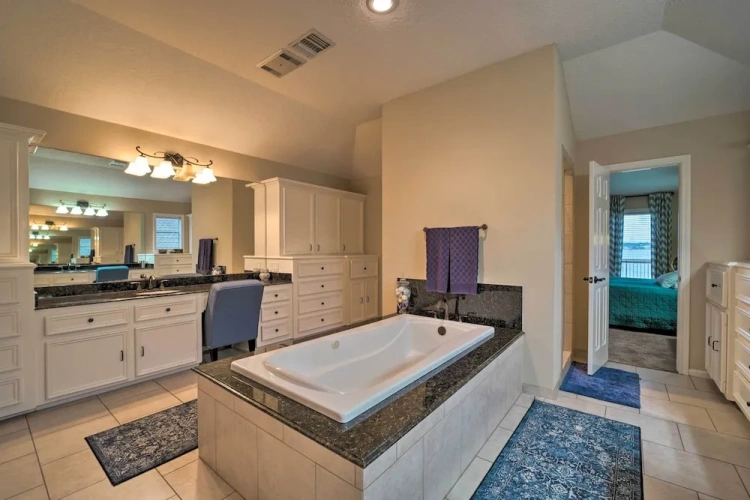 4 Bedrooms Cottage