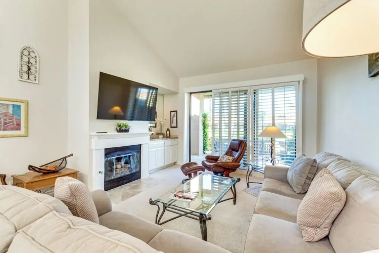 2 Bedrooms Apartment