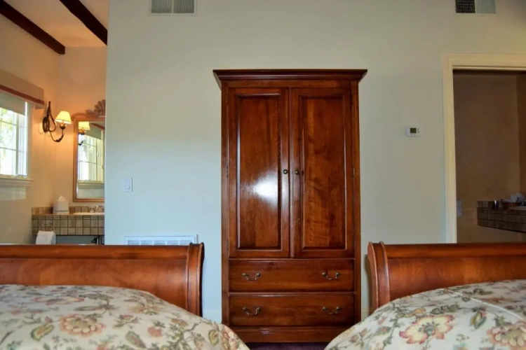 Standard Double room with street view