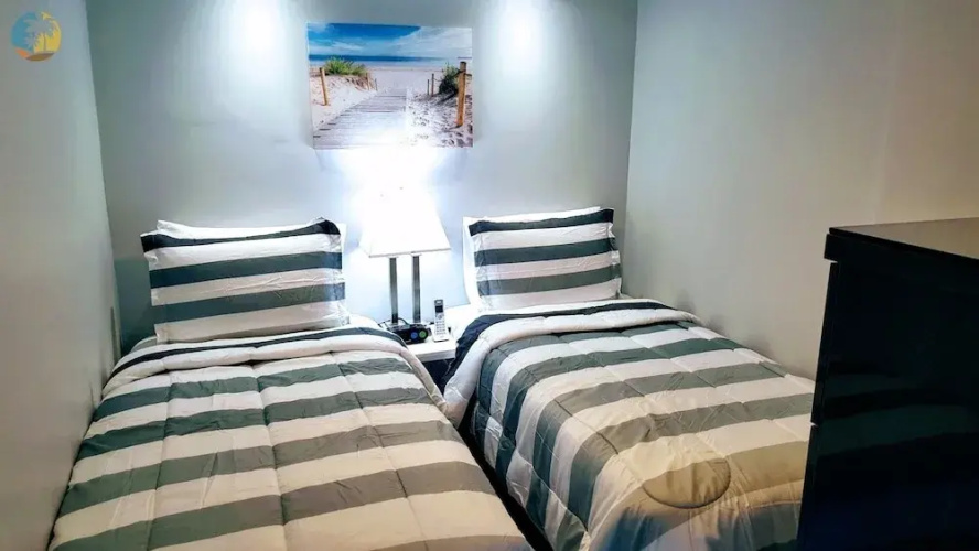 Alexander 1401 3 Bedroom Apts by RedAwning
