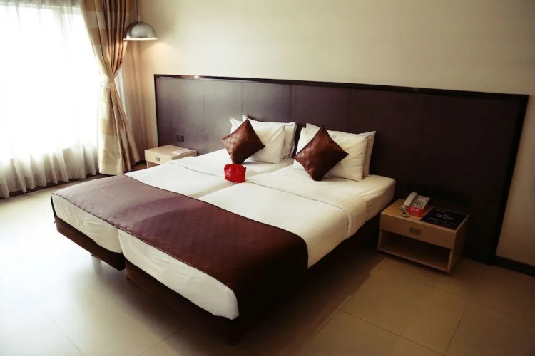OYO 697 The Sirona Hotel