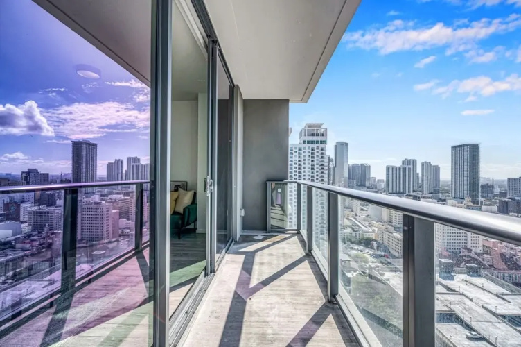 Spacious Apartment with City View