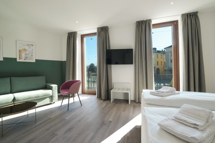 Junior Suite with balcony and with city view