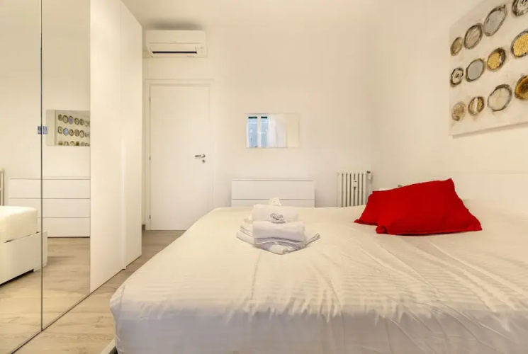 Bright 1 Bedroom near MM1